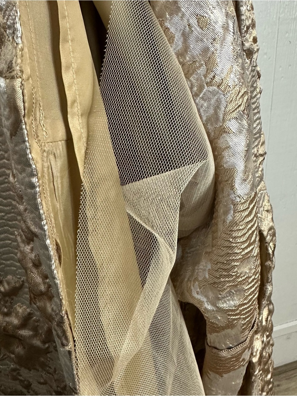 NWT Donna Karan Gold Brocade Sleeveless Wrap Ball Gown Frosted Beige 
Size 12 - Picture 14 of 16